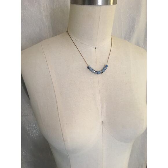 Artisan Dainty vintage brass chain with light blue crystal glass beads - Picture 7 of 10